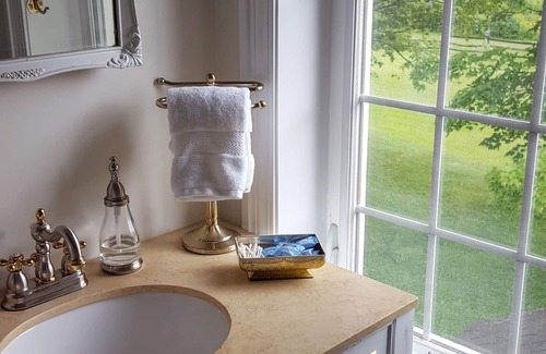 Lansing Bed & Breakfast | Elegant and Historic Farmhouse B&B with Farm-to-Table Breakfast Near Ithaca