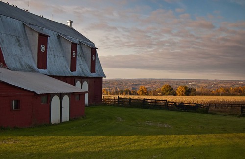 Lansing Bed & Breakfast | Elegant and Historic Farmhouse B&B with Farm-to-Table Breakfast Near Ithaca