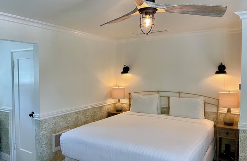 Golden Rectangle House | Elegant and spacious oceanview suites