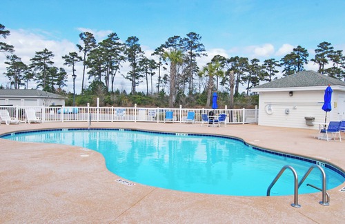 Central Myrtle Beach Condo | Elegant and Spacious Myrtle Beach Condo Overlooking Magnolia Pointe Lake