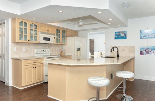Venice Gardens House | Elegant and Spacious 3-bedroom house with Pool, in Venice, AC, WiFi, Lakefront