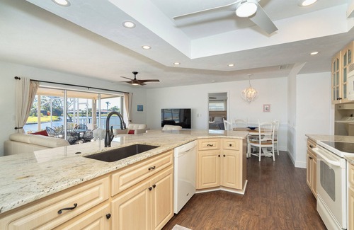 Venice Gardens House | Elegant and Spacious 3-bedroom house with Pool, in Venice, AC, WiFi, Lakefront