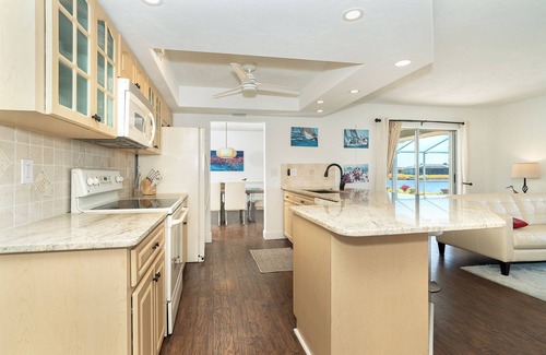Venice Gardens House | Elegant and Spacious 3-bedroom house with Pool, in Venice, AC, WiFi, Lakefront