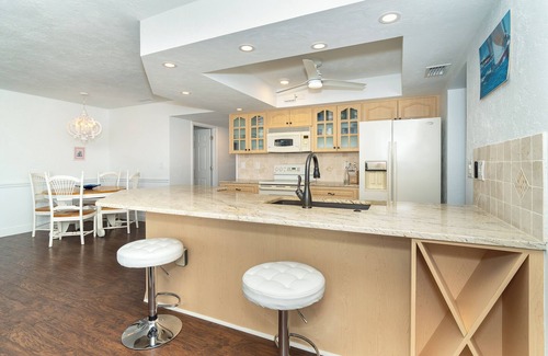 Venice Gardens House | Elegant and Spacious 3-bedroom house with Pool, in Venice, AC, WiFi, Lakefront