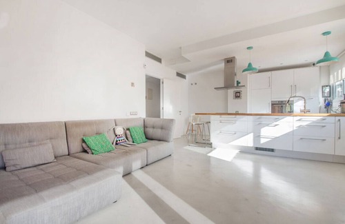 Sant Adria de Besos Apartment | Elegant apartment on the beach Forum