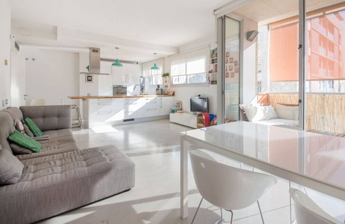 Sant Adria de Besos Apartment | Elegant apartment on the beach Forum