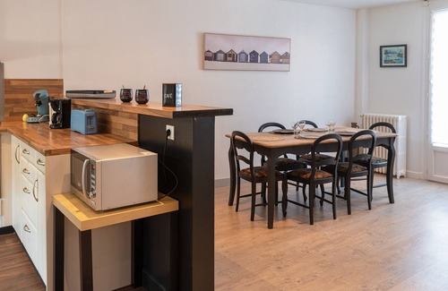 Brive-la-Gaillarde Apartment | Elegant Apartment Large Terrace Parking