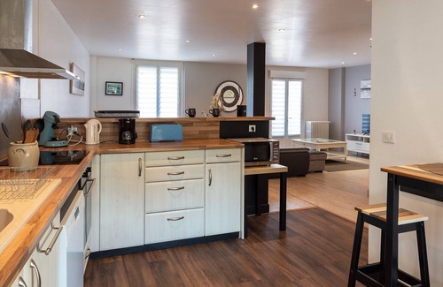 Brive-la-Gaillarde Apartment | Elegant Apartment Large Terrace Parking