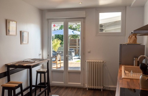 Brive-la-Gaillarde Apartment | Elegant Apartment Large Terrace Parking