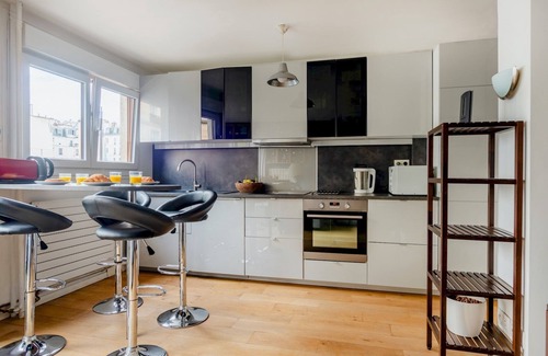 Necker Apartment | Elegant Apartment - 1 Queen Bed and 1 Sofa Bed, Ideal for Families
