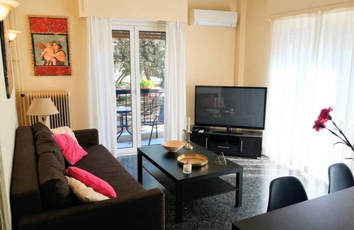 Petralona Apartment | Elegant apartment in Acropolis with roof garden