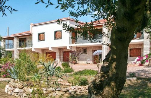 Skafidia Apartment | Elegant Apartment in Agios Ilias with Sea View