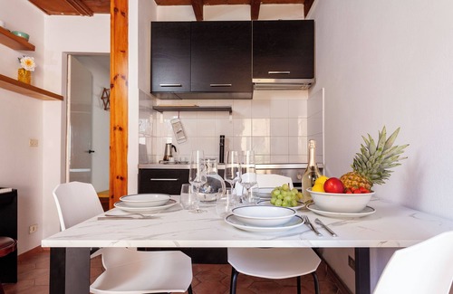 Carrobbio Apartment | Elegant apartment in an 18th-century historic building - 5 minutes to the Duomo!