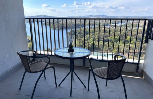 Bruce Apartment | Elegant apartment with Skyline views. 5 min to Canberra university