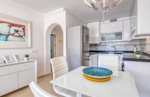 Estepona Apartment | Elegant apartment with terrace near Estepona marina