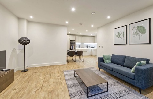 Burnt Oak Apartment | Elegant Apartment with Private Terrace