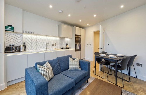 Whittington Apartment | Elegant Apartment with Private Terrace