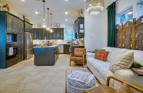 Highlands - Perkins House | Elegant Baton Rouge Home w/Yard ~ 3 Mi to LSU!