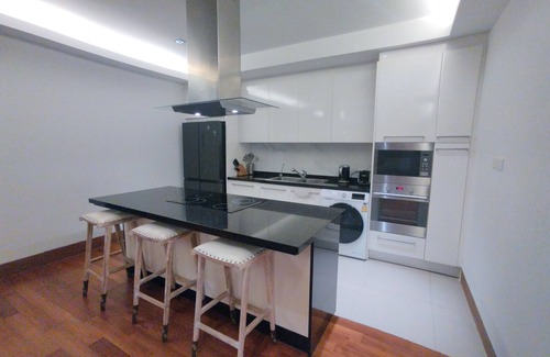 Sa Khu Apartment | Elegant Beachfront Oasis: 235sqm Luxury Apartment at Pearl of Naithon