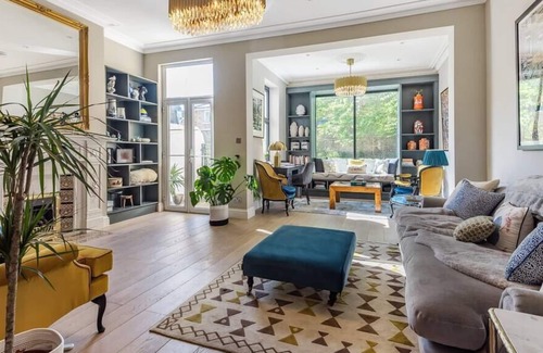 Fulham Broadway House | Elegant Bliss: 5B Fulham Haven