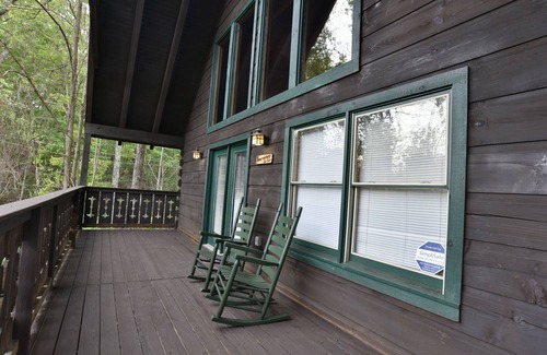 Gatlinburg - Pigeon Forge Cabin | Elegant Cabin in Perfect Location! Private but close to Everything!
