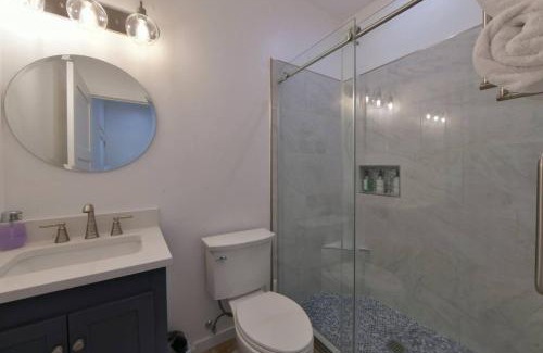 Feldman's House | Elegant Casita half Mile to UA