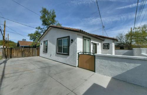 Feldman's House | Elegant Casita half Mile to UA