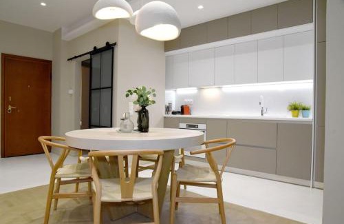 Pangrati Apartment | Elegant Central 2BR & 2 Ensuite Baths, Near Metro