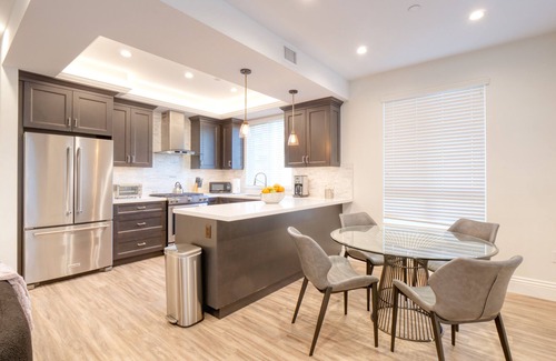 Pico - Robertson Condo | Elegant Chic City Views Beverly Hills Adjacent Condo.