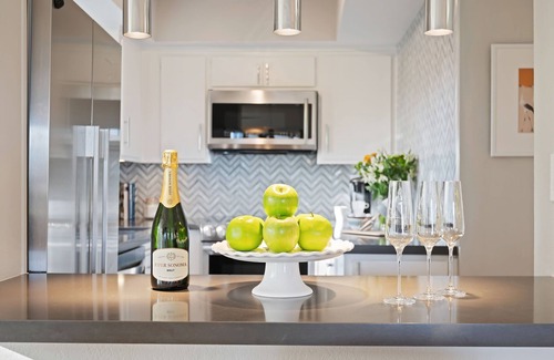 Toro Canyon Condo | Elegant Condo in Exclusive Polo Field Complex with Desk & Fireplace!