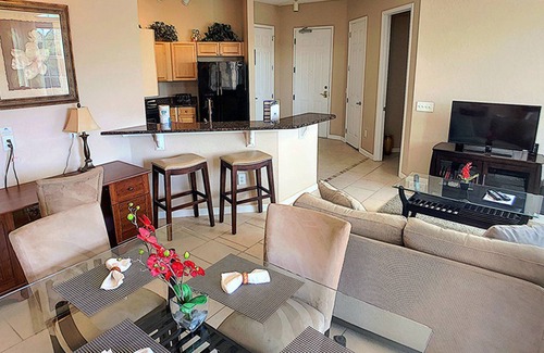 Loughman Condo | Elegant Condo w/Pool View Balcony Resort Pool & Gym. Near Disney/Shops