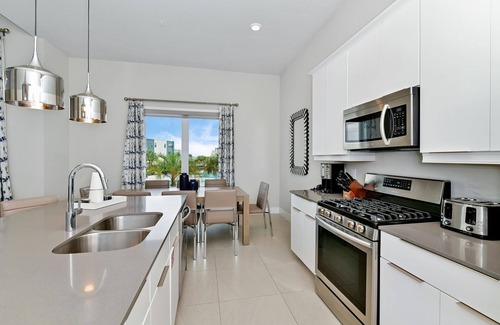 Reunion Condo | Elegant Condo with Pool Table near Disney with Resort & Waterpark Access -.