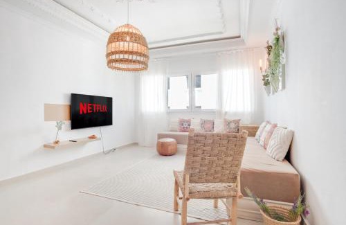 Idrissia Apartment | Elegant & Cosy Family Apartment - Central Location in Tanger - Fast WiFi & Netflix