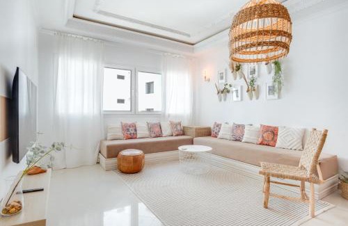 Idrissia Apartment | Elegant & Cosy Family Apartment - Central Location in Tanger - Fast WiFi & Netflix