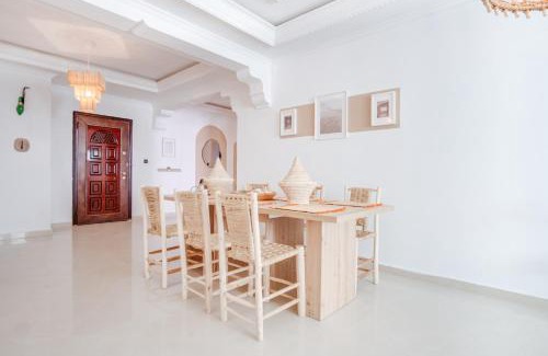 Idrissia Apartment | Elegant & Cosy Family Apartment - Central Location in Tanger - Fast WiFi & Netflix