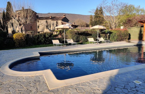 Cortona House | Elegant country barn in Cortona 2bed2bath with shared pool & gorgeous gardens