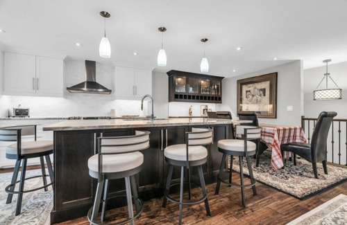 Guelph House | Elegant/Cozy Detached House For Large Family/Group