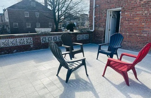 East Flatbush House | Elegant Cozy Spacious Home near train with parking