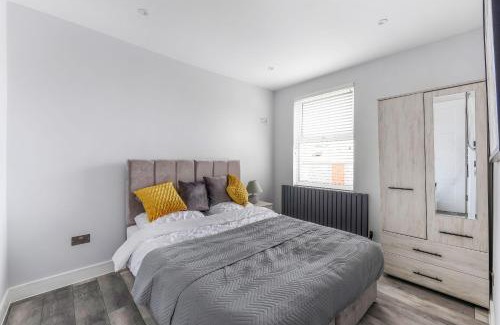Selhurst Apartment | Elegant Croydon Apartment - Central location - Easy access to London Bridge and Gatwick Airport