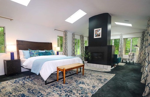 East Stroudsburg Villa | Elegant designer decorated house in Poconos