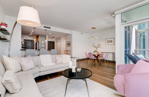 Cortez Hill Condo | Elegant Discovery Condo with beautiful views! Quiet downtown neighborhood.