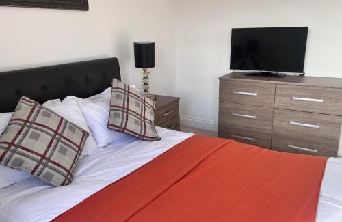 Reading House | Elegant Double Room with private bathroom in Central Reading