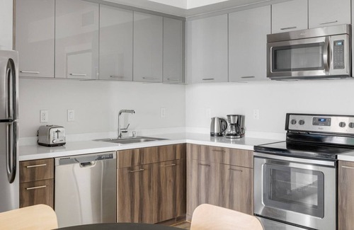 Westlake South Apartment | Elegant Downtown 1BR w/ Gym & Pool, near Staples Center, by Blueground