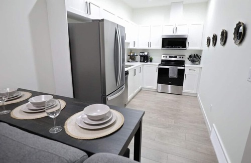 Northwest Edmonton Condo | Elegant Escape w/King Bed|Long Stays|WEM|Disney+