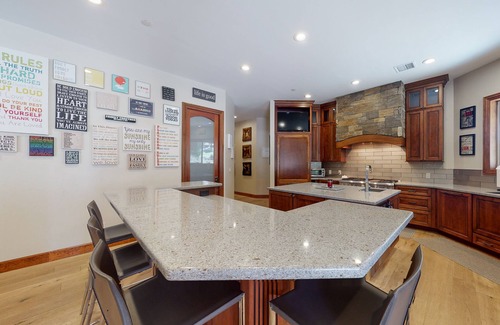 Flagstaff House | Elegant Flagstaff Golf Club estate with exquisite views, fireplace