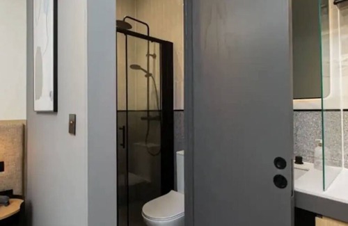 Queen's Gate Apartment | Elegant flat, heart of London.