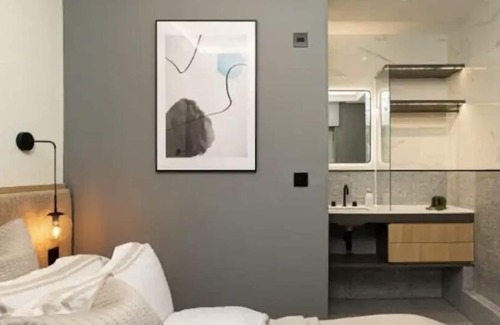 Queen's Gate Apartment | Elegant flat, heart of London.