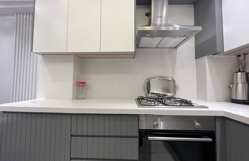 Zeytinburnu Apartment | Elegant Flat next to Istanbul Fisekhane & Marmaray Metro Station