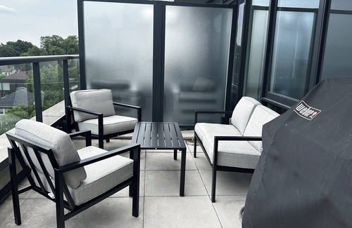 Cedarvale Condo | Elegant Forest Hill Condo - 24 Hour Concierge - Six Month Term