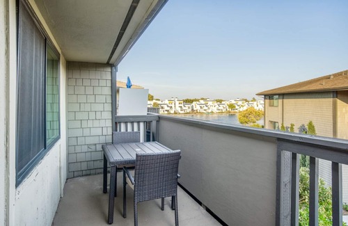 Foster City Apartment | Elegant Foster City 1BR w/Gym, Pool, W/D, near highways, by Blueground